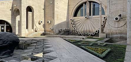 Foto 2 Modernismo armenio. Principales monumentos de Ereván
