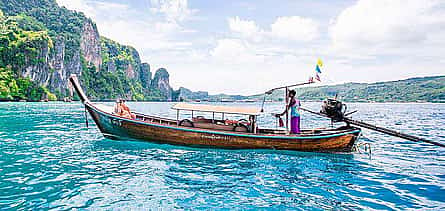 Foto 2 Phi Phi Paradis Tour um die Insel mit Sonnenuntergang mit einem privaten Longtailboot