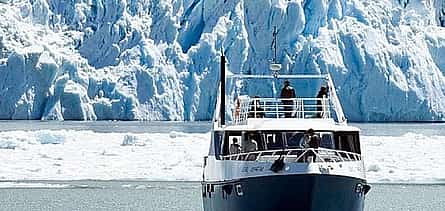 Photo 2 Perito Moreno Glacier with Navigation in Front of the Glacier - Calafate