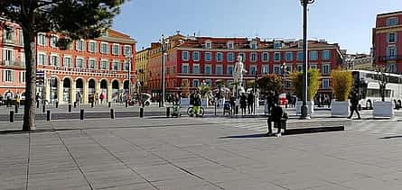 Photo 2 Nice Small-Group Old Town & Castle Hill Cultural Walking Tour with a Local Guide
