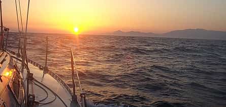 Фото 2 Частный круиз на закате с шампанским на парусной яхте Koursaros