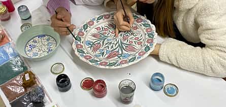 Foto 2 Clase de dibujo y coloreado de cerámica de cuarzo tradicional