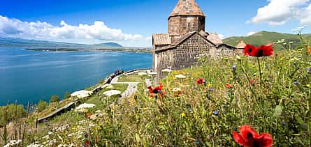 Foto 2 Templo de Garni, Monasterio de Geghard, Clase magistral de repostería Lavash, Lago Sevan, Monasterio de Sevanavank
