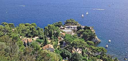 Photo 2 Private Transfer From Lyon To Toulon With a 2 Hour Stop