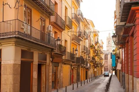 Valencia Scavenger Hunt & Highlights Self-Guided Walking Tour