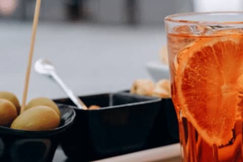 Milan Evening Tour: Aperitivo, Tram Ride & Dessert