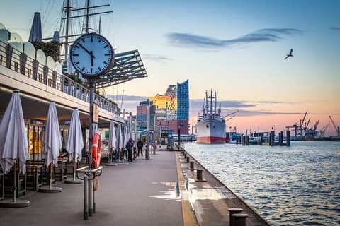 Private transfer from Amsterdam to Hamburg, 2h stop in Zwolle