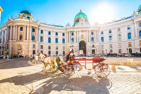 Skip-the-Line Sisi Museum, Hofburg and Gardens Tour Vienna - German