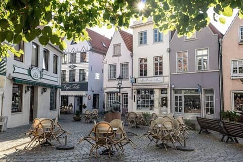 Private Transfer From Hamburg To Bremen With a 2 Hour Stop
