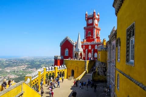 Sintra, Pena Palace, Quinta da Regaleira & Cascais Group Tour