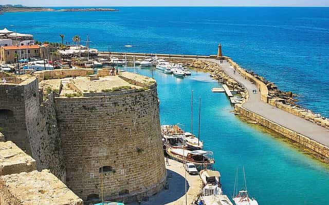 بابيروس كيرينيا، قلعة القديس هيلاريون ودير بيلاپايس