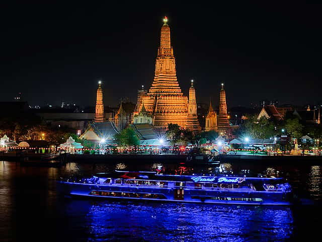 Bangkok Grand Pearl Luxury Dinner Cruise with Live Music and Show