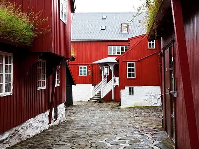 Bergen Scavenger Hunt & Highlights Self-Guided Walking Tour