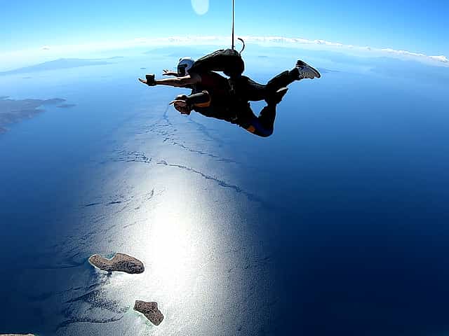 Tandem skydiving from 2500m near Athens