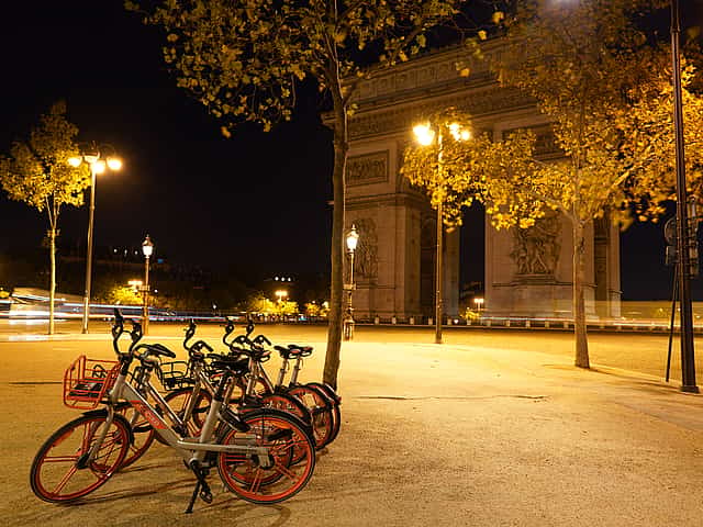 Electric Bike Tour at Night in Paris