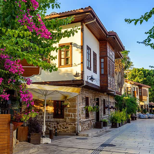 Αξιοθέατα στην Παλιά Πόλη της Αττάλειας με Καταρράκτη

