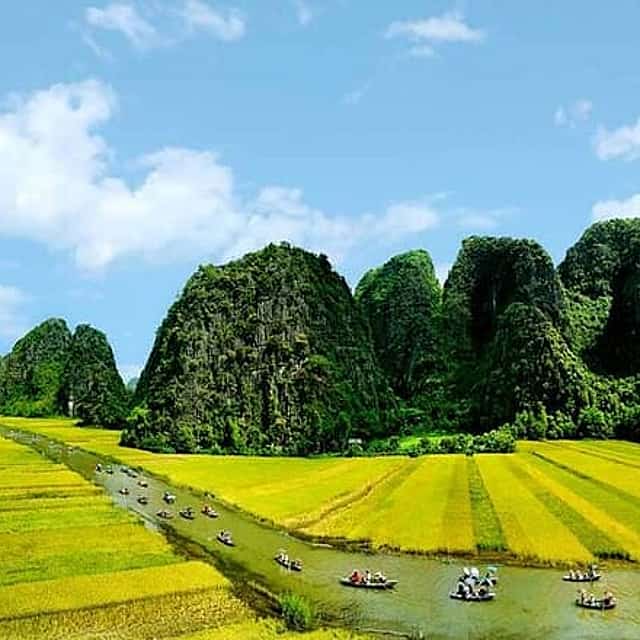 1 Day Luxury Day Tour in Hoa Lu, Tam Coc & Mua Cave