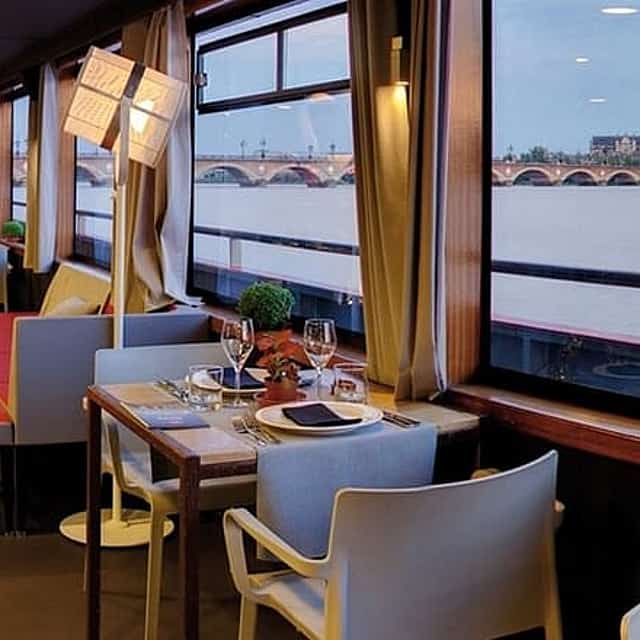 8-Hour Paris Private Trip including Seine River Cruise Lunch