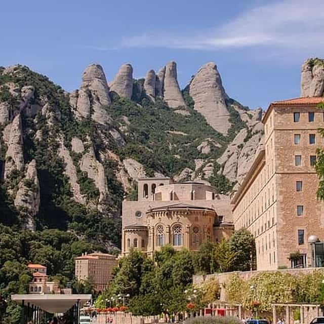 Excursão de um dia privado de Barcelona a Montserrat e à vinícola Freixenet
