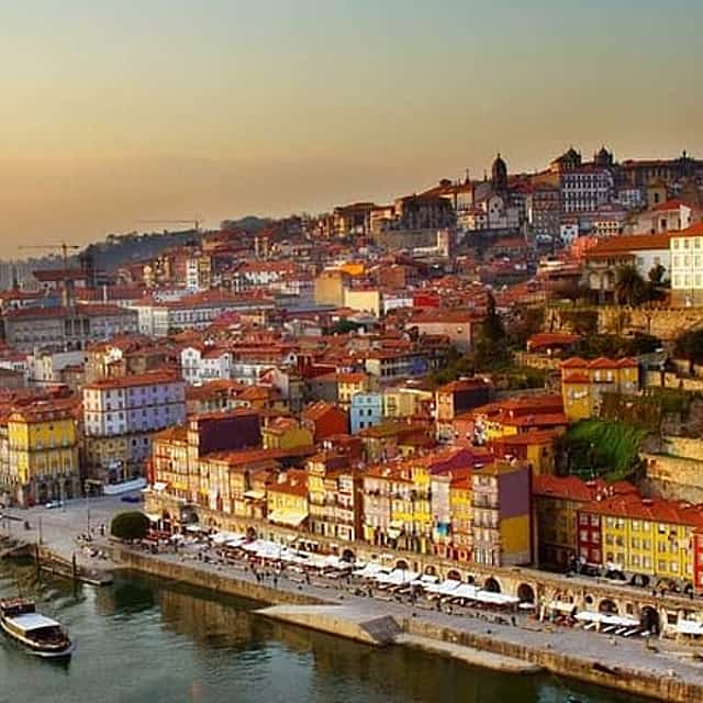 Transfert privé LISBONNE/PORTO avec arrêts guidés - Choisissez 2 parmi la liste