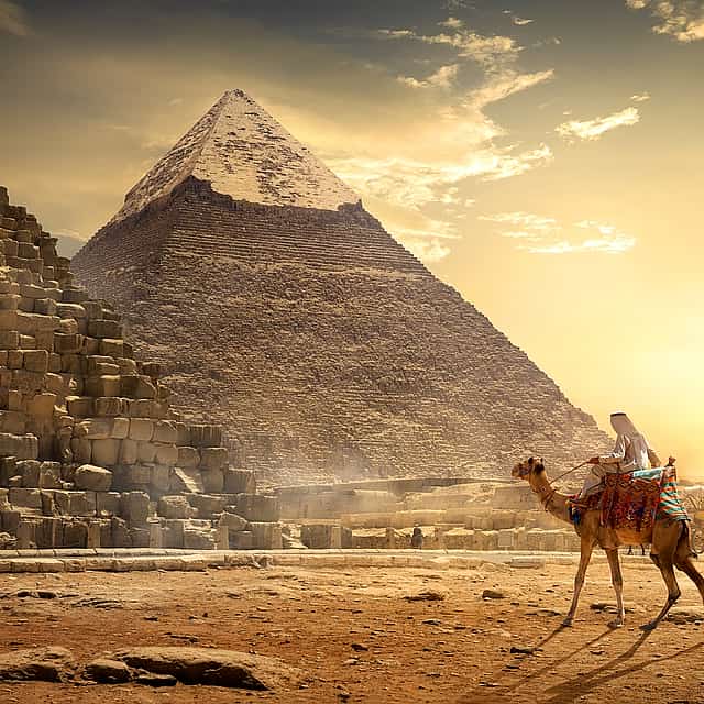"Excursion privée d'une journée complète au musée égyptien, aux pyramides de Gizeh et au Sphinx au départ de l'aéroport du Caire"
