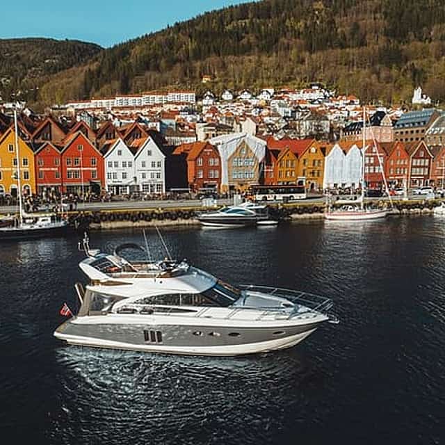 Private yacht evening cruise in Bergen, including champagne