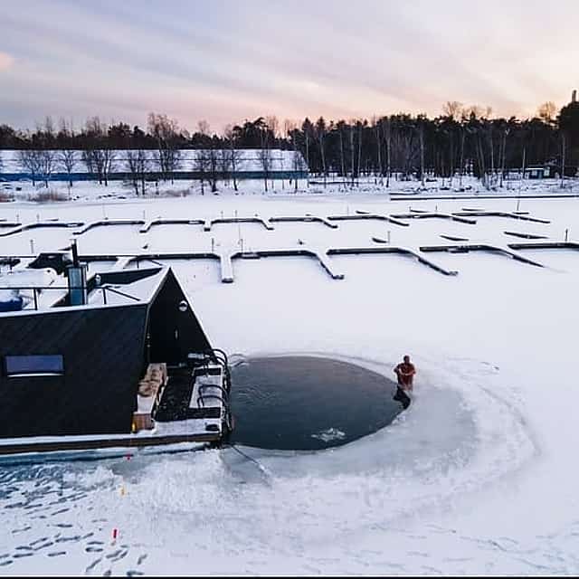 Helsinki: Seaside Sauna Boat Experience & Guide