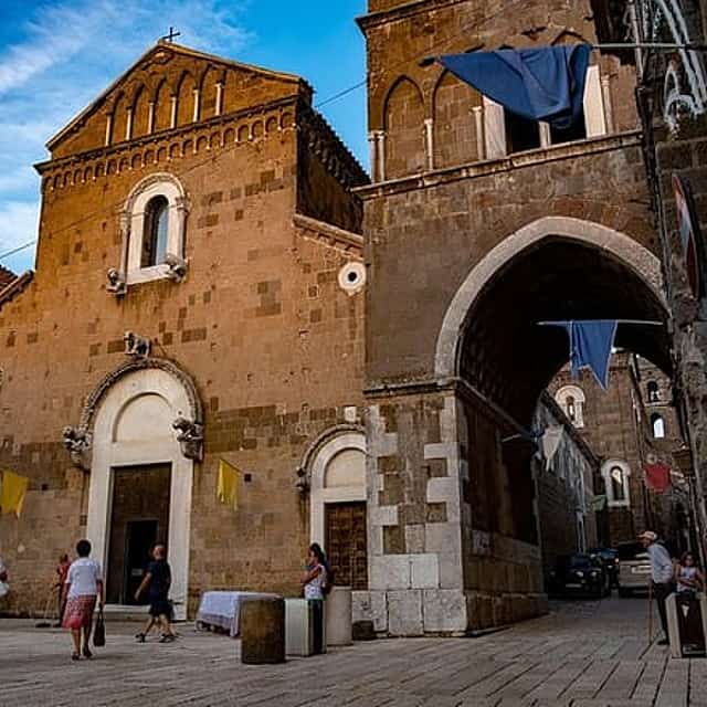 Medieval Caserta Tour, Silk Museum and Food and Wine Tasting (8 hours)