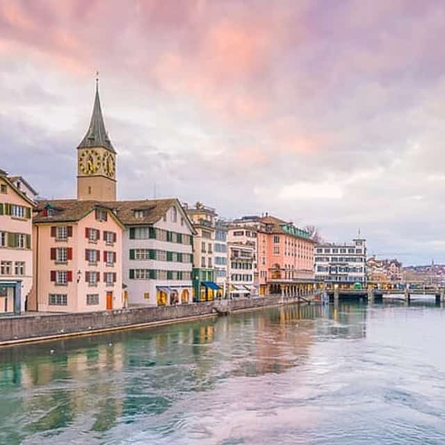 Özel transfer Basel'den Zürih'e, Aarau'da 2 saat mola
