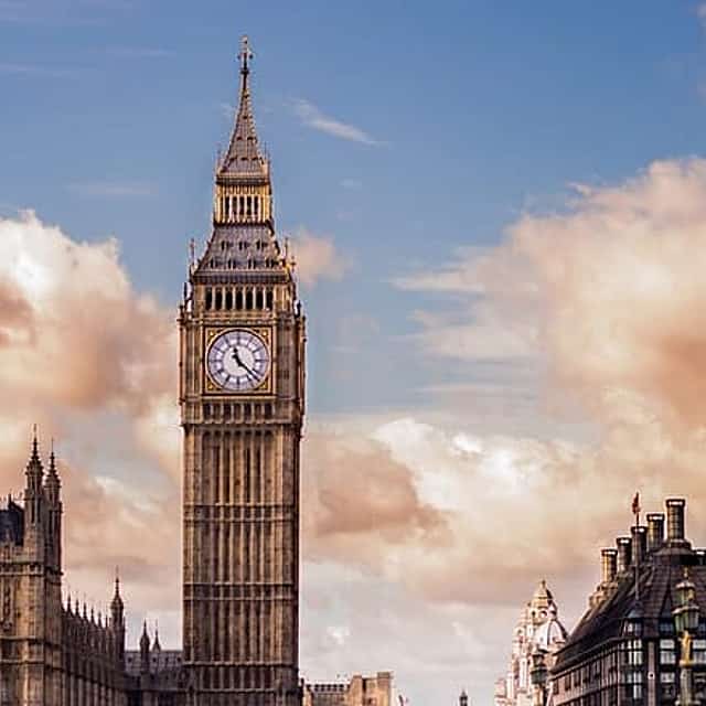 London - Sightseeing Bus Tour and River Cruise