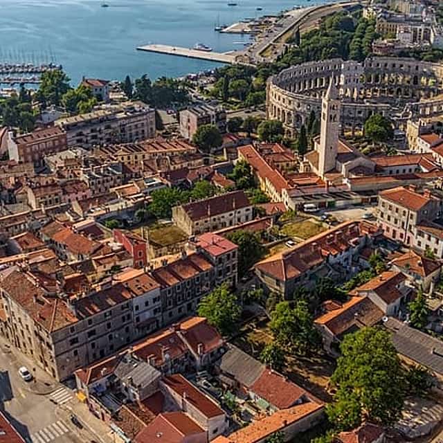 Private Transfer from Split to Pula with 2 hours for sightseeing