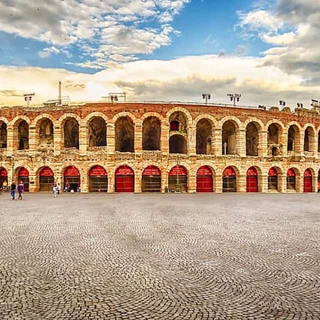 Private transfer from Zurich to Verona, 2h stop in Milan