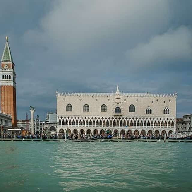 Venice Highlights : City tour 2 hours and Murano boat tour