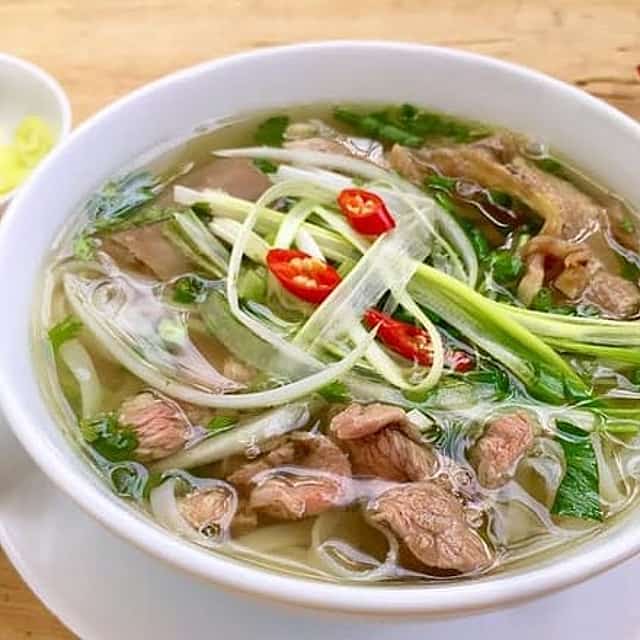Small-group Foodie by Night in Saigon (04 hours)