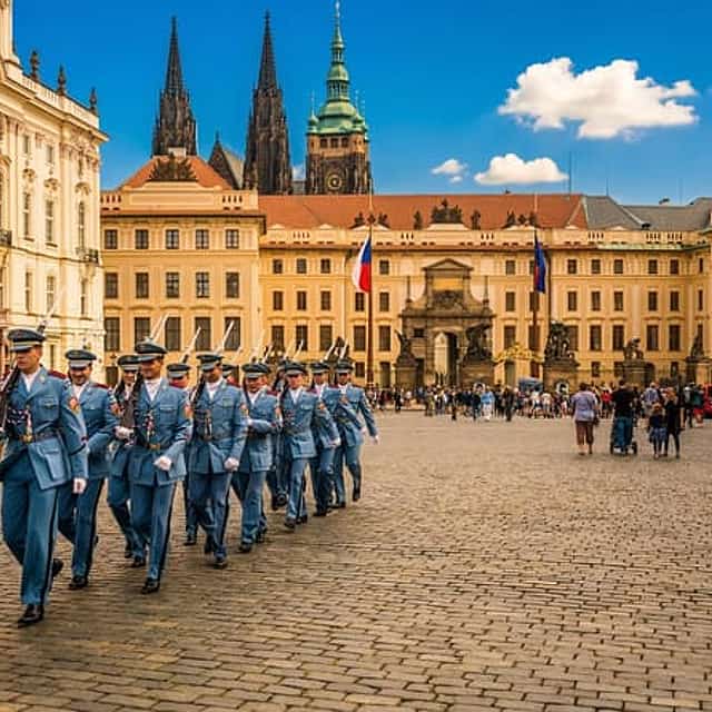 Prague: 1-Hour Castle Tour With Fast-GET Admission Ticket