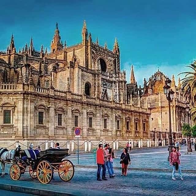 Exclusive Private Sevilla Enogastronomic and Historical Experience