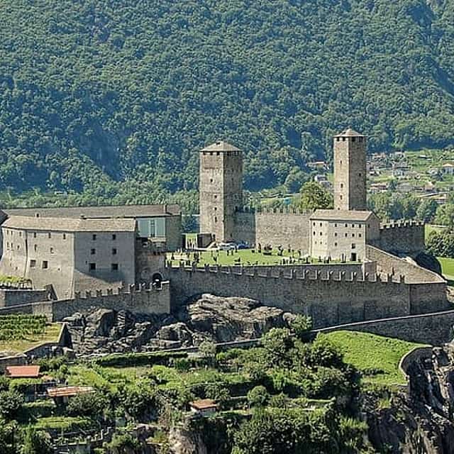 Private transfer from Zurich to Lugano, 2h stop in Bellinzona