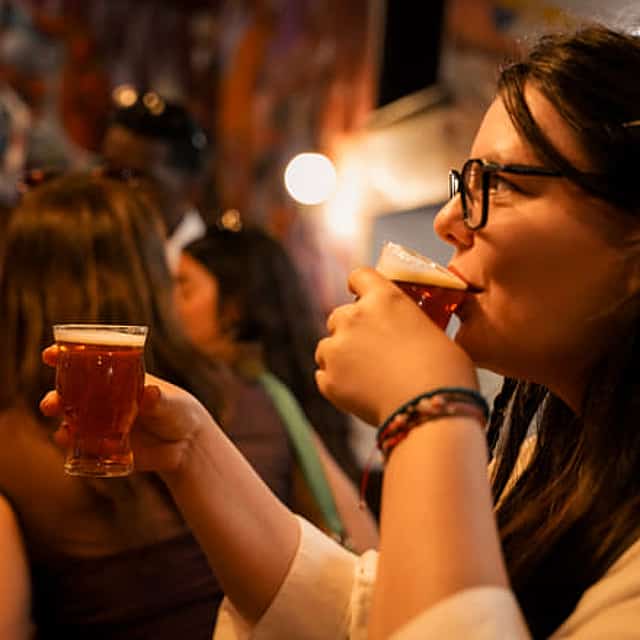 Barcelona: Beer Tasting with Drinks Included & Live Music