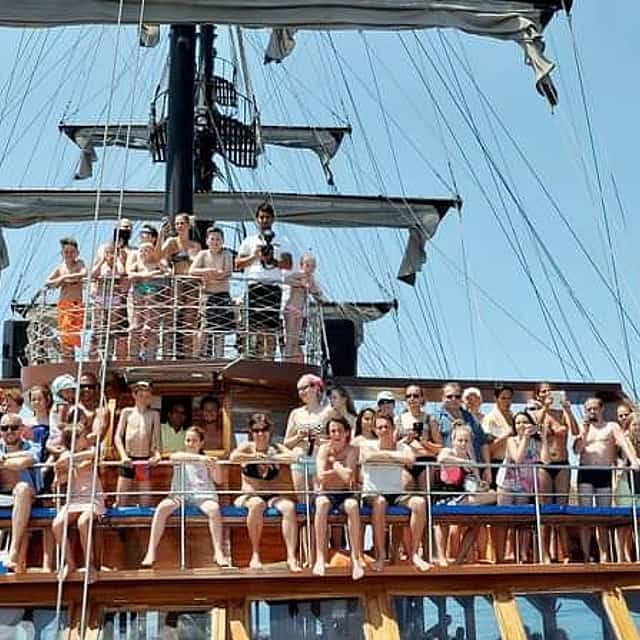 Excursión en Catamarán con Todo Incluido, Almuerzo y Refrescos

