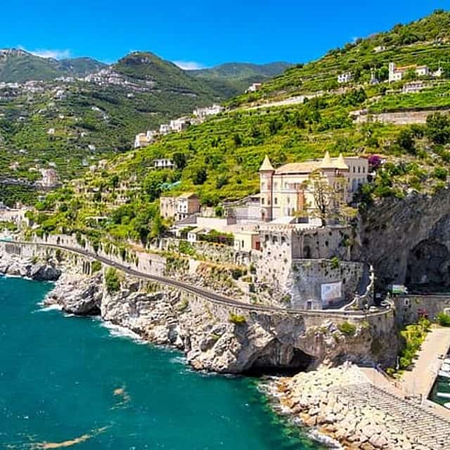 Gita giornaliera privata da Napoli a Maiori e Minori, autista locale
