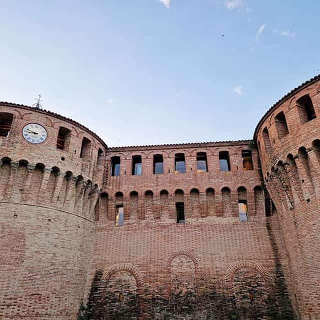 Rocca di Riolo Terme: independent entrance
