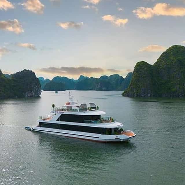 Stunning Lan Ha Bay Sunset Tour on Luxury Cruise with Water Slide