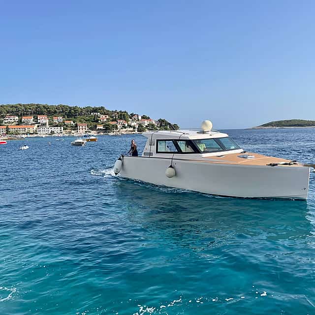 Blaue Höhle und 5-Inseln-Tour mit Luxusboot