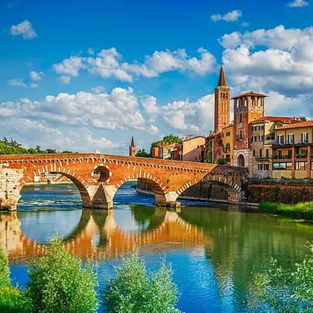 Private transfer from Zurich to Verona with 2h stop in Como