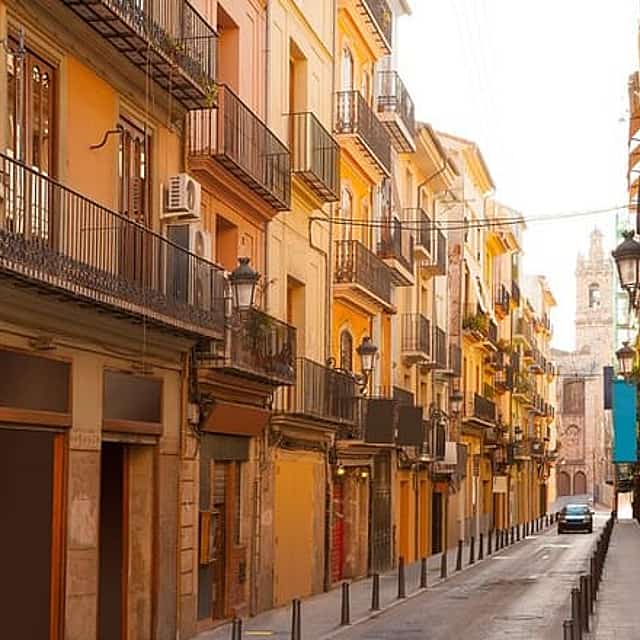 Valencia Scavenger Hunt & Highlights Self-Guided Walking Tour