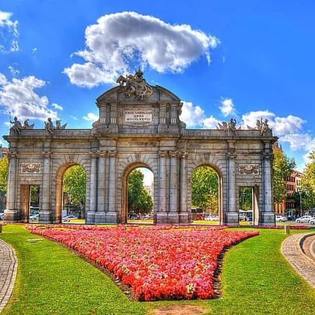 Two Hours Quick Madrid Private Tour with Hotel Pick up