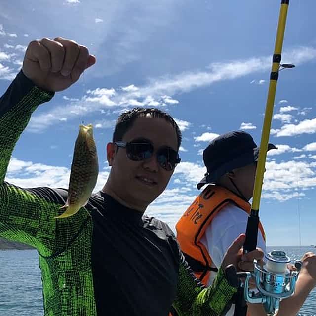 Nha Trang: Excursión privada de pesca y esnórquel en la isla
