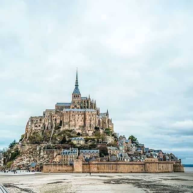 Mont Saint Michel D Day Omaha Beach Private VIP Tour with Champagne from Paris