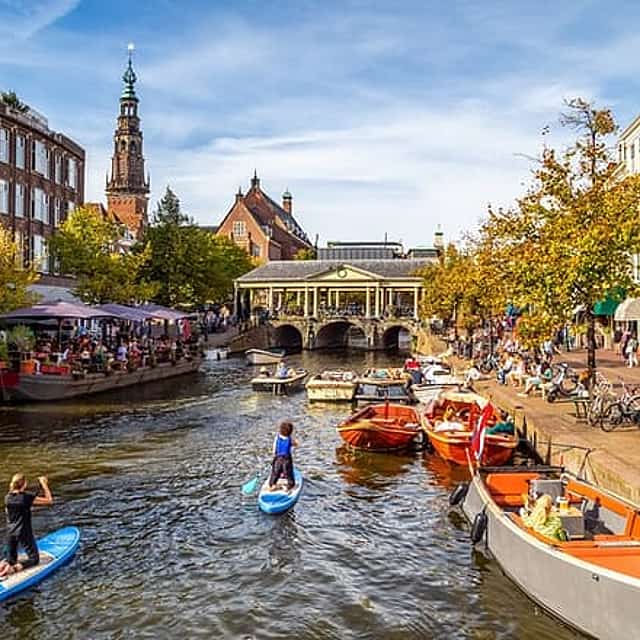 Privétransfer van Amsterdam naar Rotterdam, 2 uur stop in Leiden