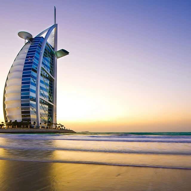 Dubai Inside Burj Al Arab тур с золотым капучино и частным трансфером.
